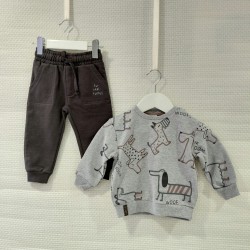 Conjunto gris estampado...